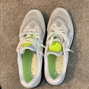 2014 Nike AirMax. Worn twice. MINT condition